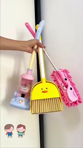 Dê uma olhada em Conjunto de Três Peças de Vassoura Infantil Brincadeira de Faz de Conta Pato Amarelo Bebê Mop Aspirador de Pó Infantil C por R$85,47 - R$294,31. Compre na Shopee agora! https://s.shopee.com.br/2B52EuyJ7c ##KitLimpezaInfantil #DiversãoQueEduca #BrincarEAjudar #CriançaParticipativa #HoraDaFaxina    