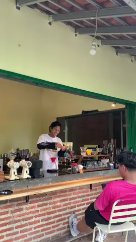 ngopi sama #pelarikalcer  @Jenggala Coffee & Brew #manualbrew #coffeeshop #v60 #fyp 