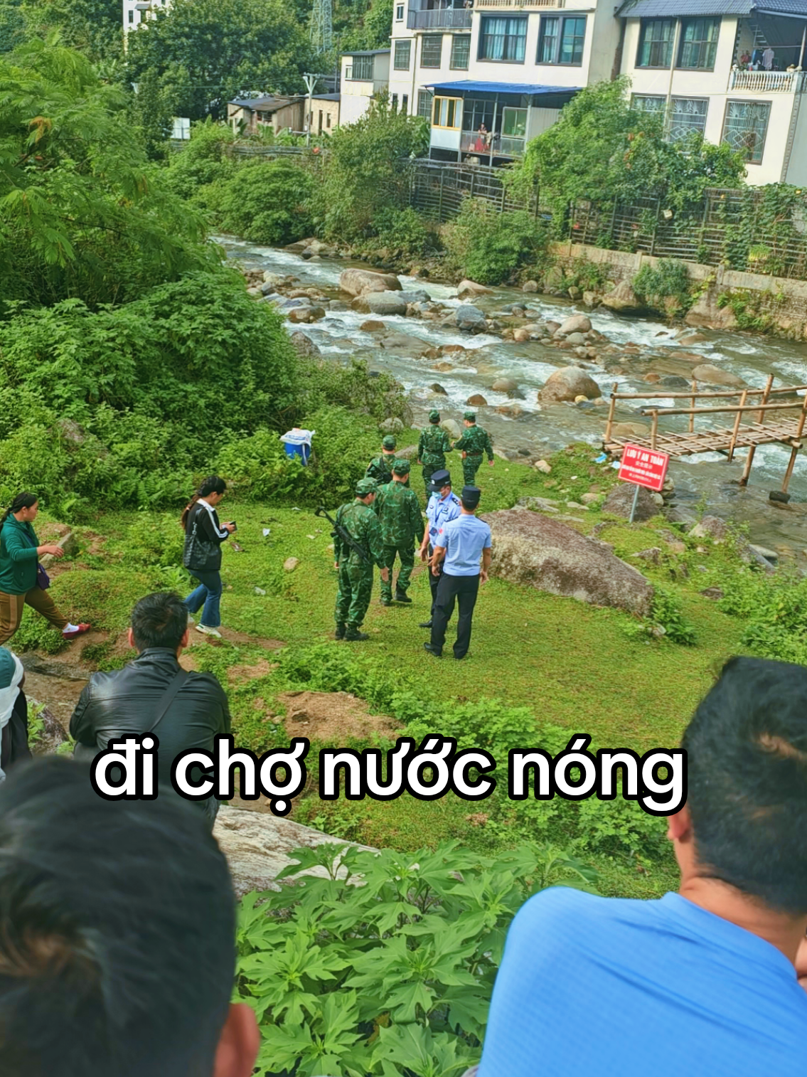 đi  chợ bien khó khan 