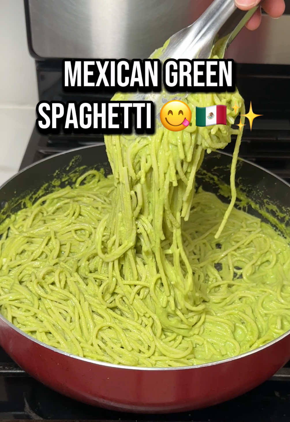 Mexican Green Spaghetti Recipe 🇲🇽💚🍝 Ingredients: -2 Chiles Poblanos -1/2 bar of @Philly Cream Cheese  -1/2 cup of milk -1/2 cup of Crema Mexicana -1 tbsp Chicken Bouillon  -Cilantro -Spaghetti @La Moderna USA  Save this recipe for your next meal! 😋 Recipe from @Kathy👩🏻‍🍳🦋  #mexicanspaghetti #greenspaghetti #comidamexicana #mexicanfood #mexicanrecipe 
