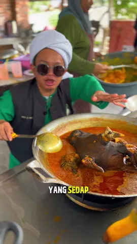 Untuk Makanan tengah hari dibuka setiap hari bermula jam 11 pagi hingga 3 ptg