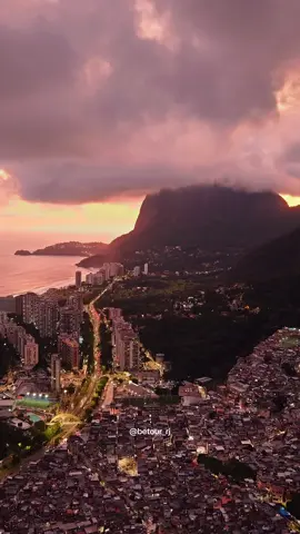 Fim de tarde na maior Favela do Brasil !!  #Rocinha #favela #Dronedji 