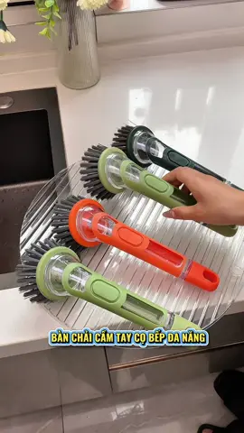 Thật tiện lợi khi có một chiếc bàn chải cọ rửa nồi với dung dịch như thế này trong bếp. Bạn có thể dùng cọ để rửa nồi nóng mà không lo lãng phí dung dịch. Bạn cũng có thể dùng cọ để rửa nồi nóng mà không sợ tay bị bẩn hay bỏng!! #banchainoinhabep #tienich #creatorsearchinsight #thietthuc #jizonguyen 