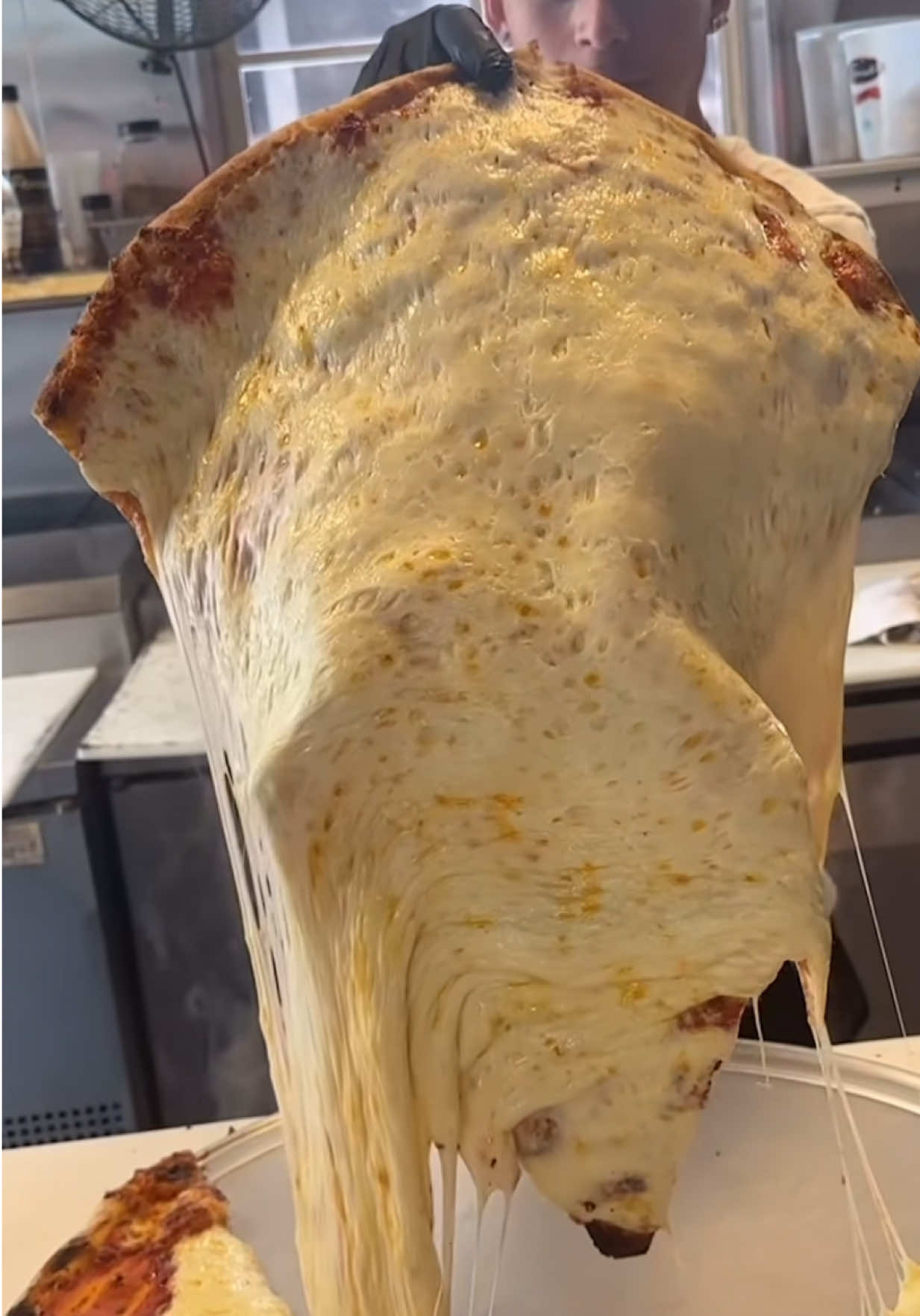 How much would you pay for a slice of pizza this big? 🤗🍕 #pizzatiktok #pizzaslice #cheesepizza #Foodie #cheesepull 