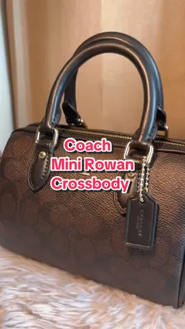 Coach Mini Rowan Slingbag. Warna taupe/sand pun cantik. Warna sis ni dah sold out. #coach #coachbag #minirowancrossbody #coachrowan #minirowan 