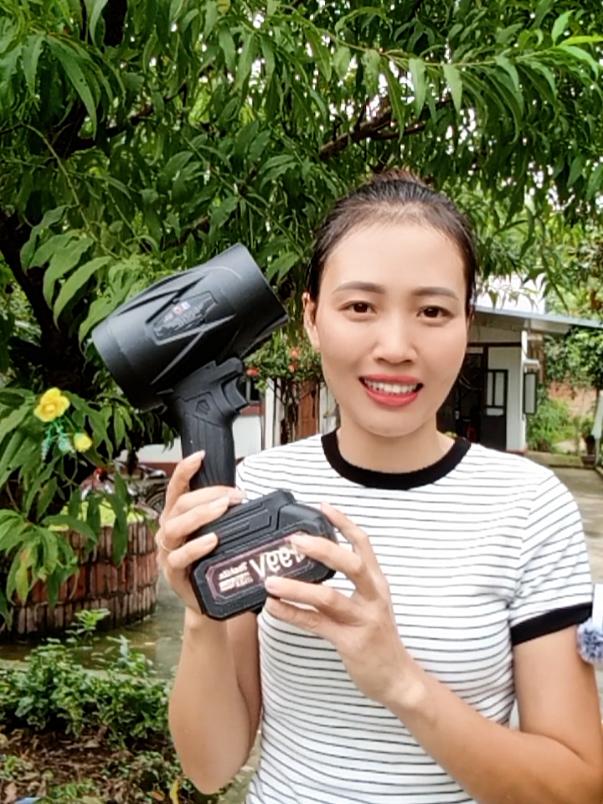 tỏ ra có 295 nghìn mà dinh ngay được một bộ máy thổi bụi cầm tay tiện lợi nhanh chóng và tiết kiệm thời gian lực thủ mạnh mẽ #maythoiphanlucbfj #maythoibuicamtay #thanmaythoibuicamtay #phamha2 