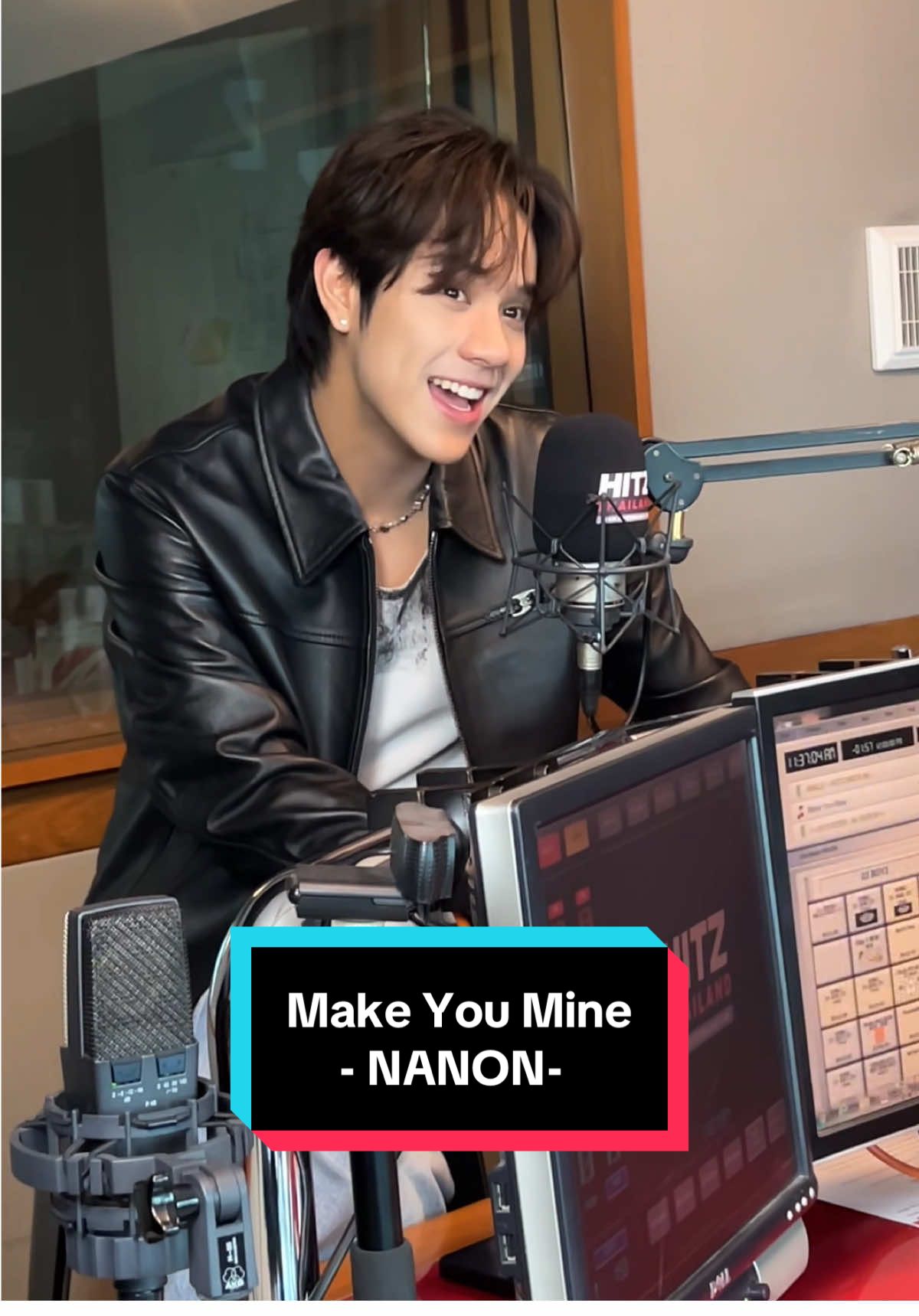🤘🏻นนนมาคร้าบบ ชาว rock เช้านี้ ร้องสดๆ กันที่ #HITZThailand ที่แรกกันเลยค้าบบ . #HITZxMakeYouMine_NANON  #Nanon_MYMPressTour  #mynameisnanon  @RISER MUSIC 
