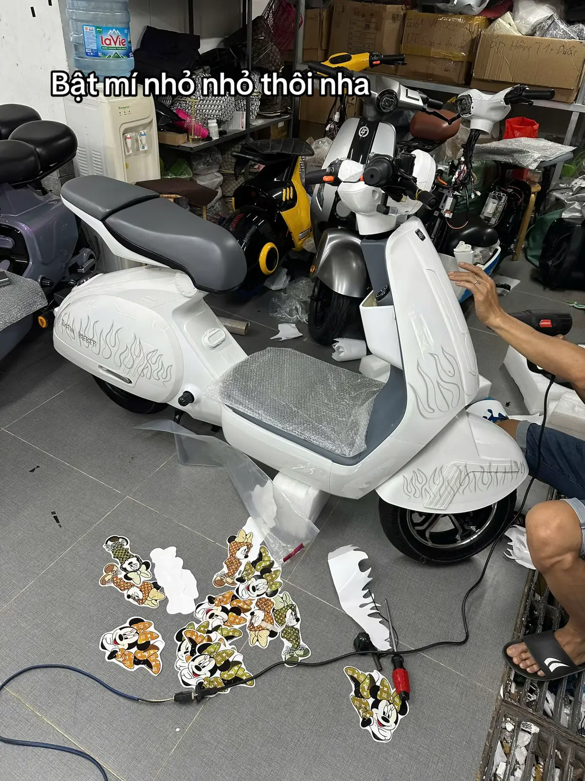 Vespa Dior nghe nói đợt này Hot lắm nhờ…  #vespadior #xedienthat #xedienhottrend #vmbike #xedapdien 
