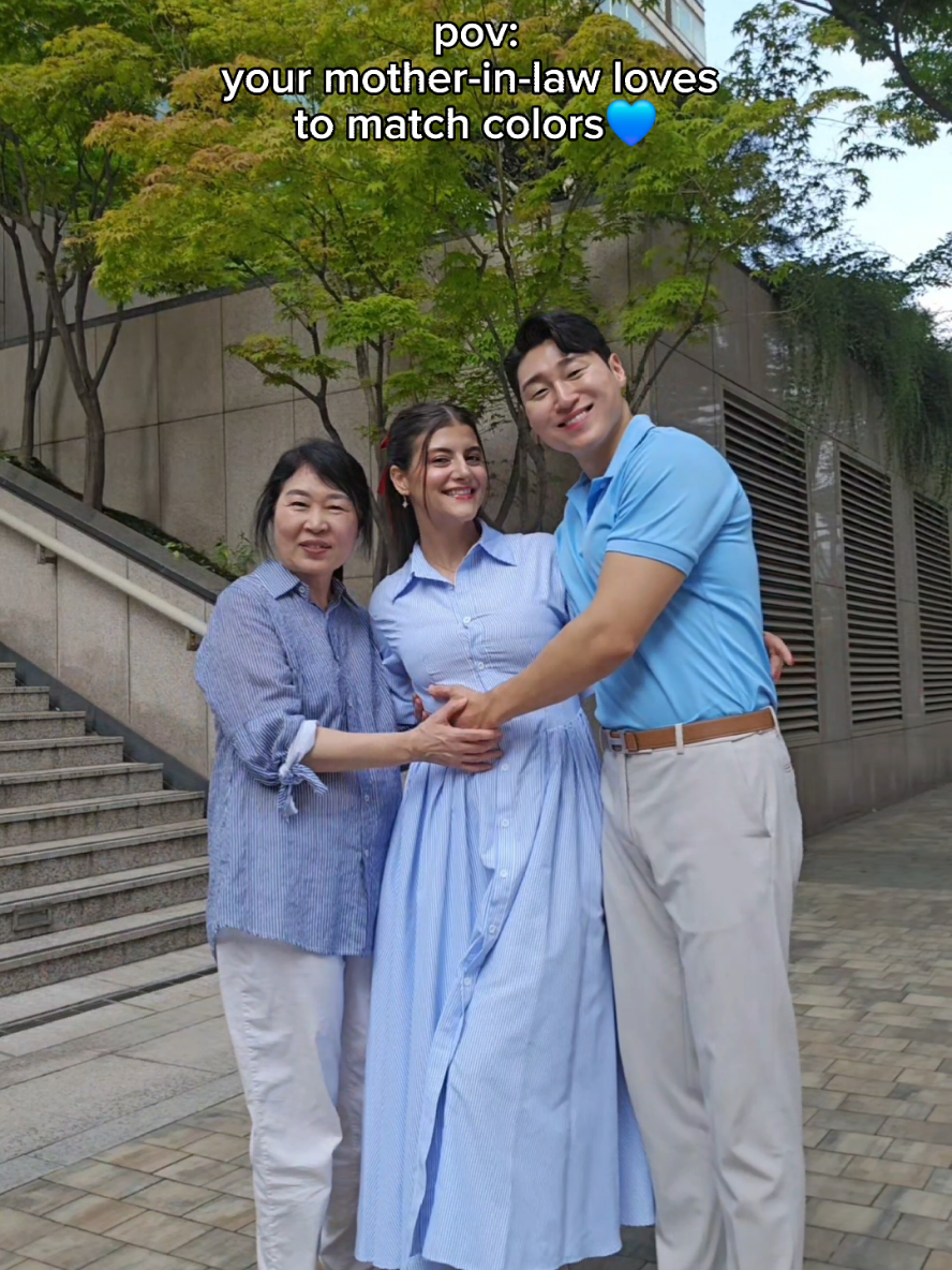 One cute happy family ♥️ #internationalcouple #husbandandwife #couplegoals #motherinlaw #influencer 