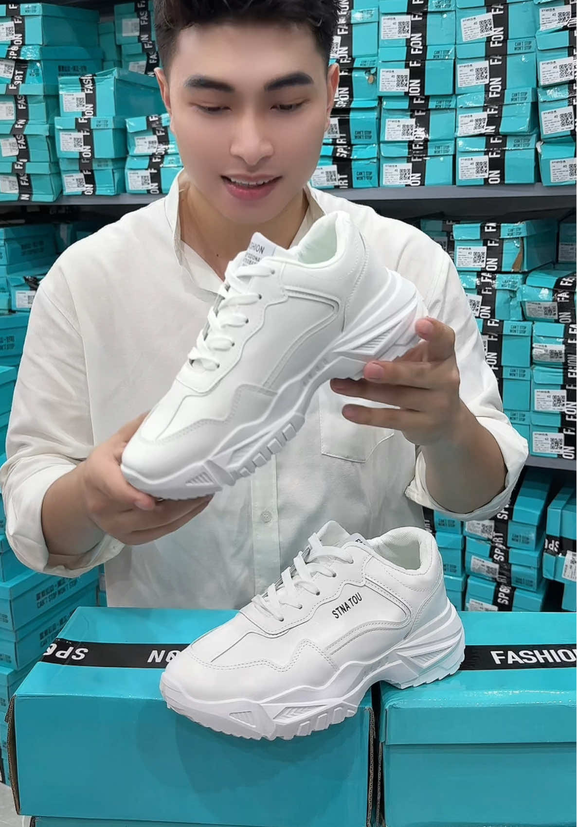 Giày thể thao mẫu mới 2025