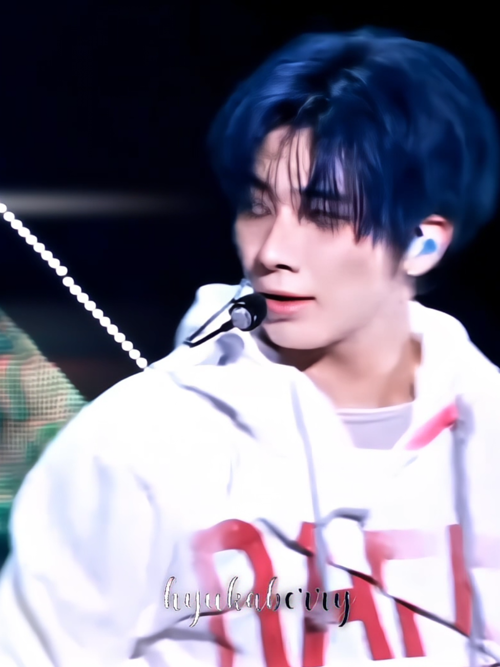 2/5 | @hyukaberry suka banget style tyun di sini, cakep poll😵‍💫 #taehyun #txt 
