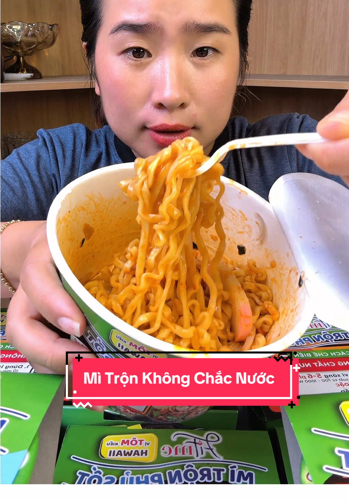 Hong lẽ bảy ngày tui ăn liền bảy hộp chứ quá u mê luôn rồi ..Mì Trộn không chắc nước vị tôm kiểu Hawaii ngon lắm lun nè #bepcuagiao #mukbang #mitron #mitrontomhawai #thienhuongfood 