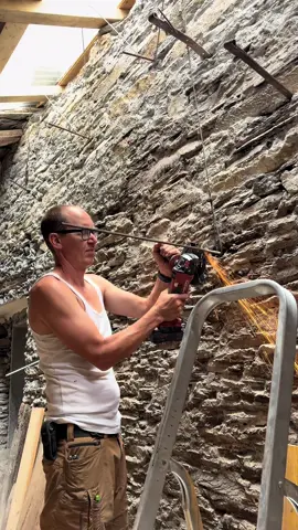 Watch this @Hilti North America grinder shut off automatically. It has safe sense technology which knows when you let go of the grinder. It’s an alternative to the traditional paddle style deadman switch. #hiltinuron 