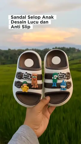 Sandal Selop anak empuk kekinian, karakter viral nyaman dipakai dan anti slip.  #sandalselop #sandalanak #sandalslop #sandalkaret #sandalslipon 