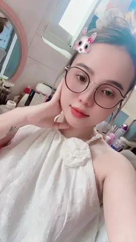 Kệ mình nhắm mắt yêu luôn 😋