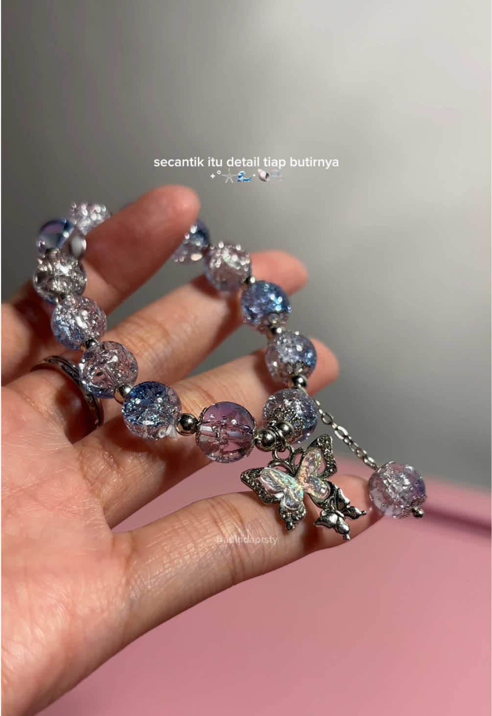 eh yaampun secakep ini tapi harganyaaa??!!😩 ga expect apa-apa tapi ternyata sukaa bgttt!!💙🦋 #gelang #gelangmurah #gelangcantik #rekomendasigelang #gelangmanik 