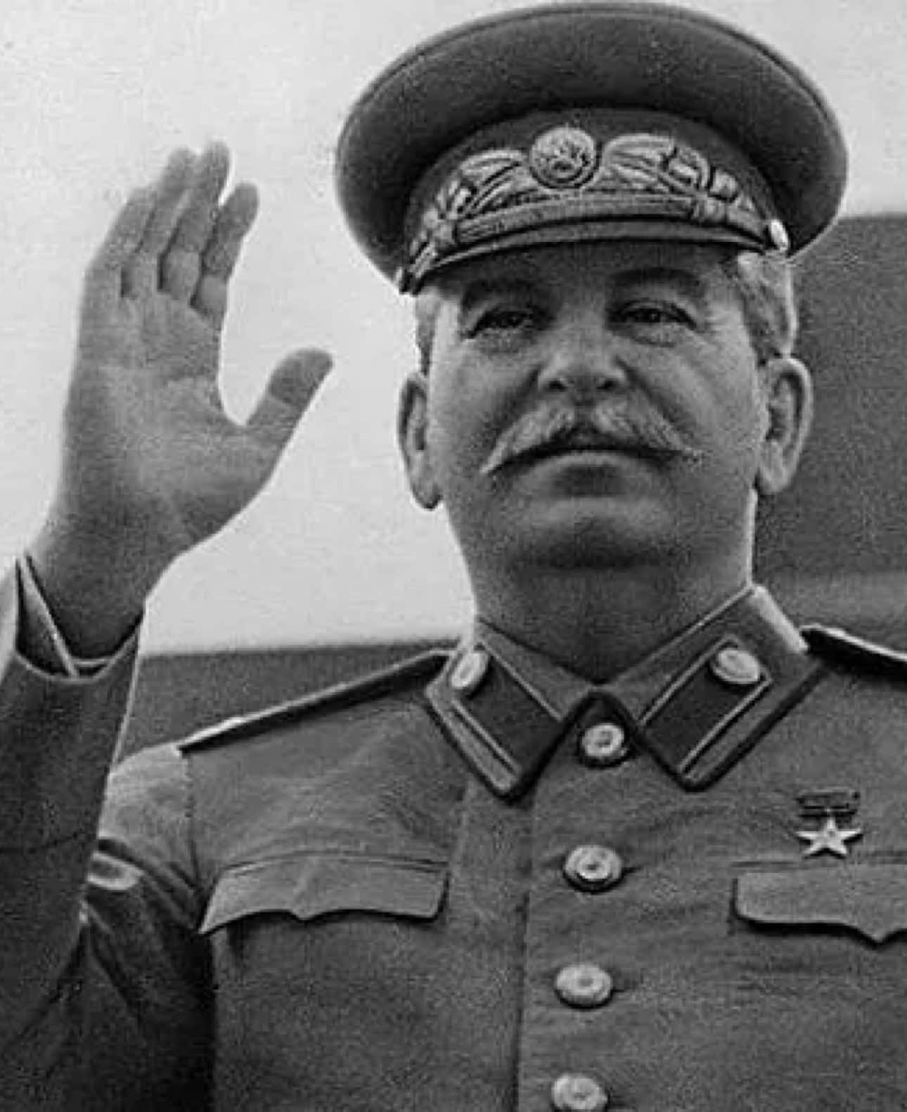 🪦 Обстоятельства смерти Сталина до сих пор вызывают вопросы у историков. Официальная версия, инсульт и кровоизлияние в мозг, но все ли так однозначно? #сталин #ссср #историяроссии #смерть #россия 