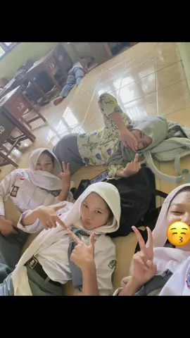 tura turu😗#fotolive #sekolah #anaksma #4upage #masukberanda 