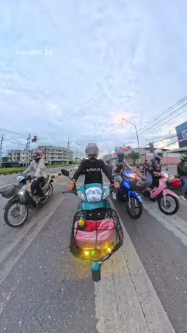 ขี่กับเพื่อนโคตรมันส์ 😎 #ของดีโรงไชโป้ว🤟💚 #ใช้ในการท่องเที่ยวเท่านั้น🏞️ #ราชบุรีไม่ได้มีดีแค่โอ่ง🤫 #125ทัวร์ริ่ง #125ดิว่ะ🚀😅 