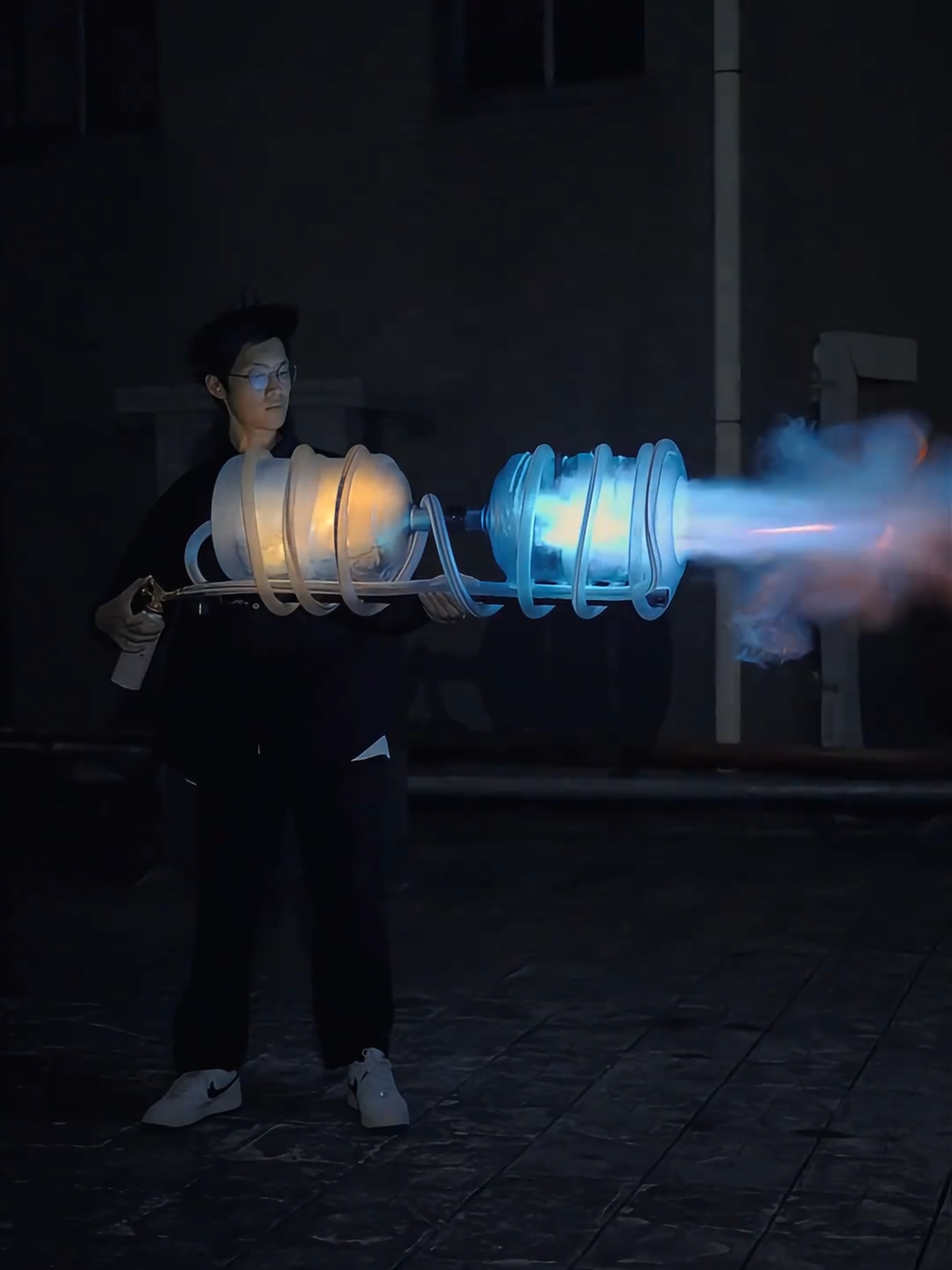 At the moment of ignition, plasma energy discharges with the intensity of a collapsing star.🔫🌌 📸@黄老虎（大魔术师） #Innovation #PlasmaCannon #SciFiTech