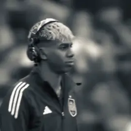 هاي السمره! #lamineyamal  #football  #barcelona  #fypシ #تيم_sm4🔥 