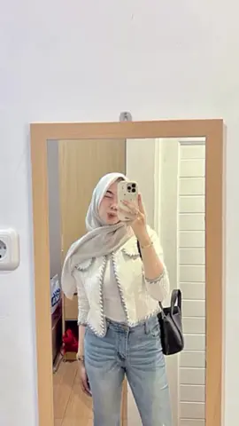 Outfit White Blue #outfit jacket wanita #cardigan #koreanstyle #OOTD hijab remaja #fyp masukberanda tiktok 
