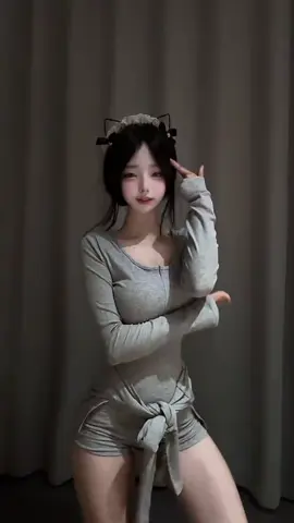 #跟著聖賢看 #美女 #完美身材 #淺跳一下 
