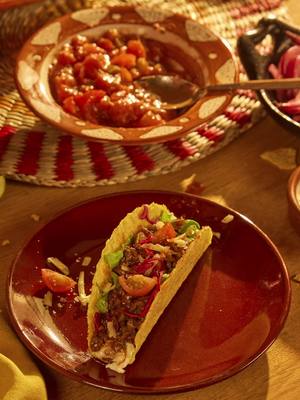 Crunchy tacos meet herby notes. Make Some Noise for an Old El Paso mealtime!