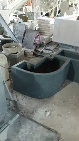 Chậu composite fiberglass đúc nguyên khối làm theo kích thước yêu cầu. Thẳng, cong, khuyết đều làm được. #chaucay #chautrongcay #chaucanh #chautrongcay 