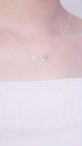 D0400 Dây chuyền bạc mặt cá heo đính đá. Cá heo biểu tượng tự do & trí tuệ🐬 #daychuyenbactlee #lactaybactlee #trangsuc #khuyentaibactlee #tleejewelry 