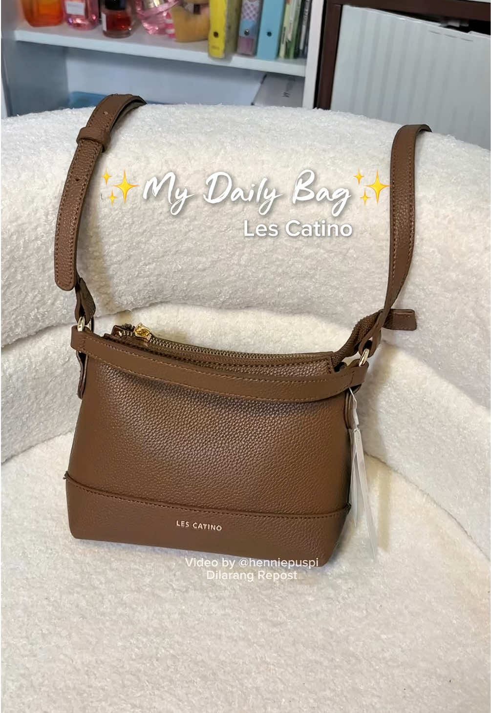 Tas daily begini kalo sizenya kecil tu praktis, tp apa yg ketinggal bisa dibawa . . #fyp #rekomendasi #lescatino #minibag #slingbag 