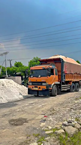 Besok sabtu 30 Agustus 2025 kita hadirkan pasir cilegon 3DT, khusus lapak pasir UD. Kaula Muda #CapCut #dumptruk #pasir #jualpasir #kuliboy 