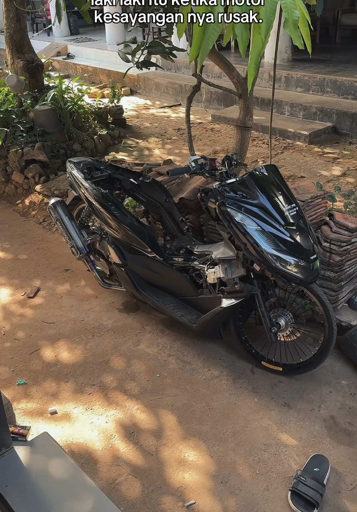 F*ck 🫩#pcxring17 #pcxthailook #pcxhitam #pcxpulen #penggunaring17 #ring17 #thailandstyle #pcxthailand #pcxindonesia #pcxmodifikasi #pcxแต่งสวย #pcx160ล้อ17แต่งสวย #pcx160 #pcx #pcxthailandstyle #pcxsumenep #sumenep #overheat 