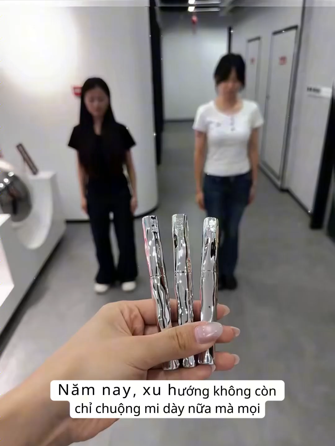 Một loại mascara mà bạn không muốn tẩy trước khi đi ngủ, dài tự nhiên và không vón cục, giúp mắt bạn trông to hơn#Mascara 8031-8.28-2