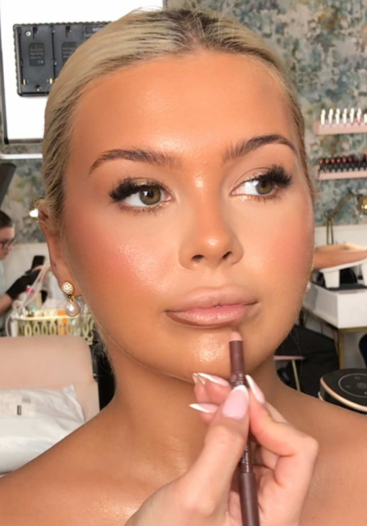 The perfect neutral nude lip combo 🤎 @HNB Cosmetics lipliner 06, lipstick 07 & lipgloss 07 #byrobynanderson #lipcombo #hnbcosmetics #makeup #mua 