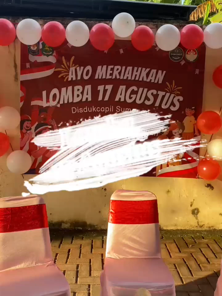 Dalam rangka memeriahkan peringatan Hari Ulang Tahun ke-80 Republik Indonesia, Disdukcapil Kabupaten Sumenep menggelar lomba 17 Agustusan yang berlangsung di halaman kantor Disdukcapil, Kamis (22/8/2025). Kegiatan ini terselenggara berkat kolaborasi antara Disdukcapil dengan DWP Disdukcapil Sumenep. Berbagai permainan yang digelar dalam lomba tersebut mengedepankan kerja sama tim, kekompakan, serta kebersamaan antarpegawai dan keluarga besar Disdukcapil. Suasana berlangsung meriah, penuh semangat, dan kebahagiaan dari seluruh peserta maupun penonton. Acara dibuka langsung oleh Kepala Disdukcapil Sumenep bersama Ketua DWP. Dalam sambutannya, Kepala Disdukcapil berharap lomba ini tidak hanya menjadi hiburan, tetapi juga mampu mempererat hubungan keluarga besar Disdukcapil Sumenep serta menambah keharmonisan di lingkungan kerja. Sementara, Dengan adanya lomba 17 Agustusan ini, diharapkan semangat persatuan, kebersamaan, dan nasionalisme semakin tumbuh di kalangan keluarga besar Disdukcapil Sumenep.(SR) #bismillahmelayani #foryou #indonesiamaju #foryoupage #fyppppppppppppppppppppppp #lewatberanda #viralvideo #viraltiktok #lewatberandamufypシ゚viraltiktok #fypシ #viral #fyp #fy #dukcapilgodigital #pariwaraantikorupsi2025 #officialkpk #MarhabanYaRamadhan #repost #TAHUNBARUISLAM #kanaldesatv