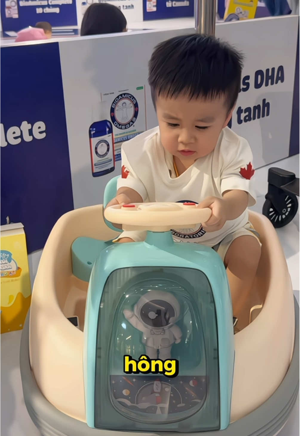 Ôm quà về không hết, vẫn còn chương trình nhận quà á mấy mom ơi. Gom hết cho tui đi #fyp #teenmom #xuhuong #bioamicus #mebim 