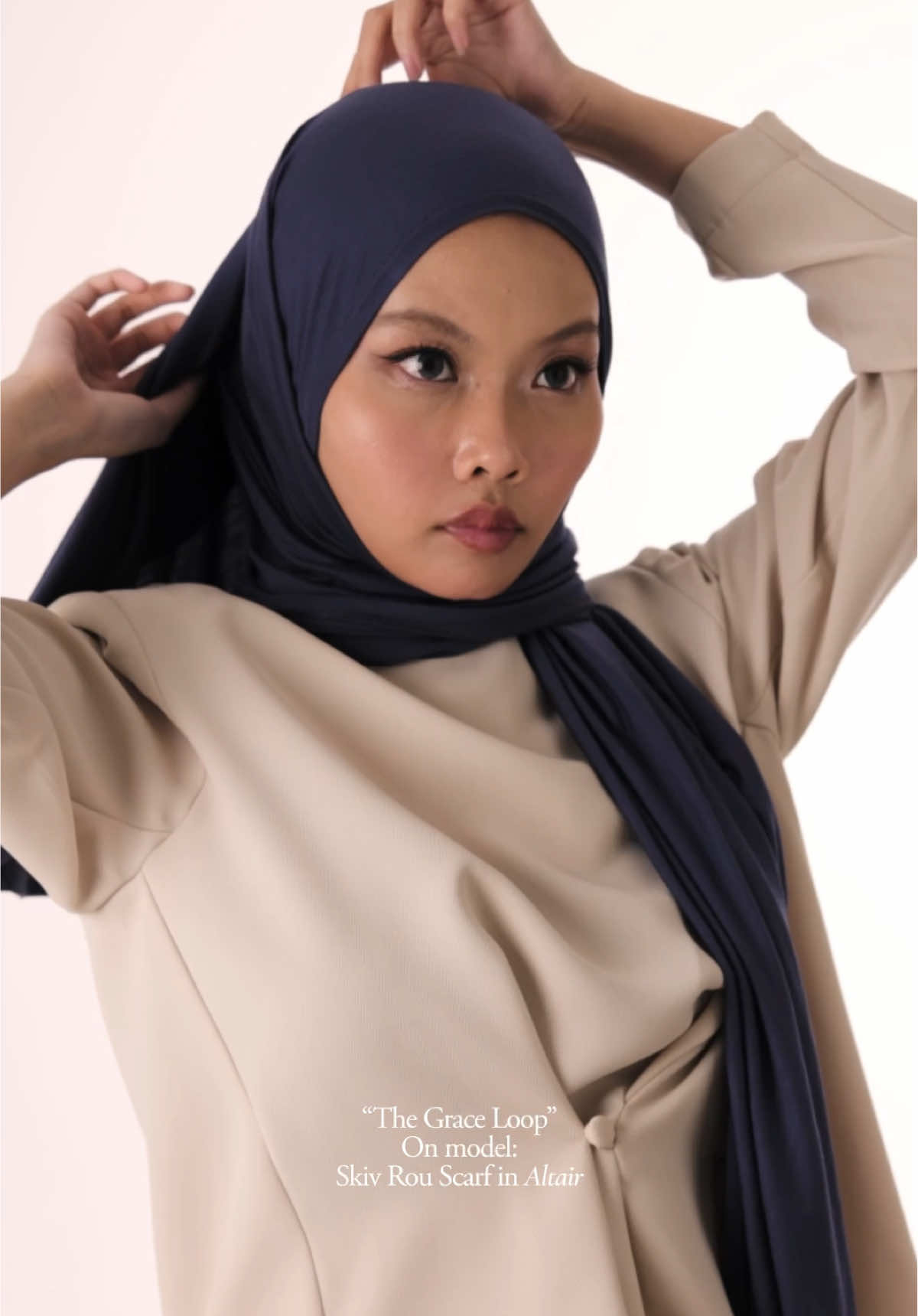 Wrap It Up! 5 look scarf yang berbeda dari sekadar drape ke samping 🙂‍↕️ #LAFIYE 