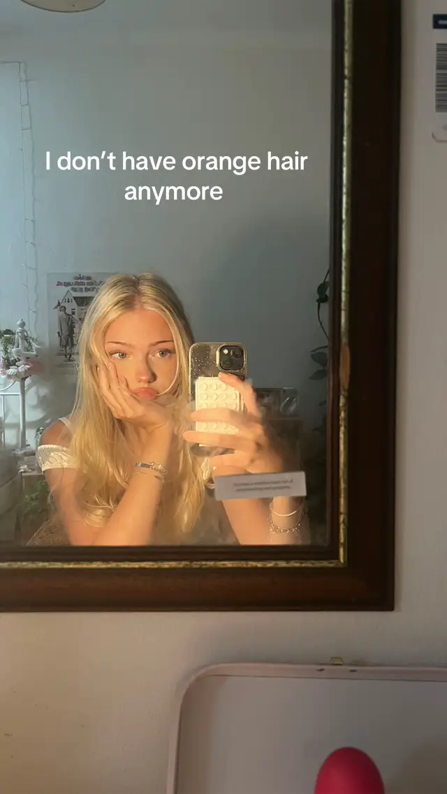 Kann mich garnicht entscheiden ob ich die Haare oder den Eyeliner schlimmer finde…