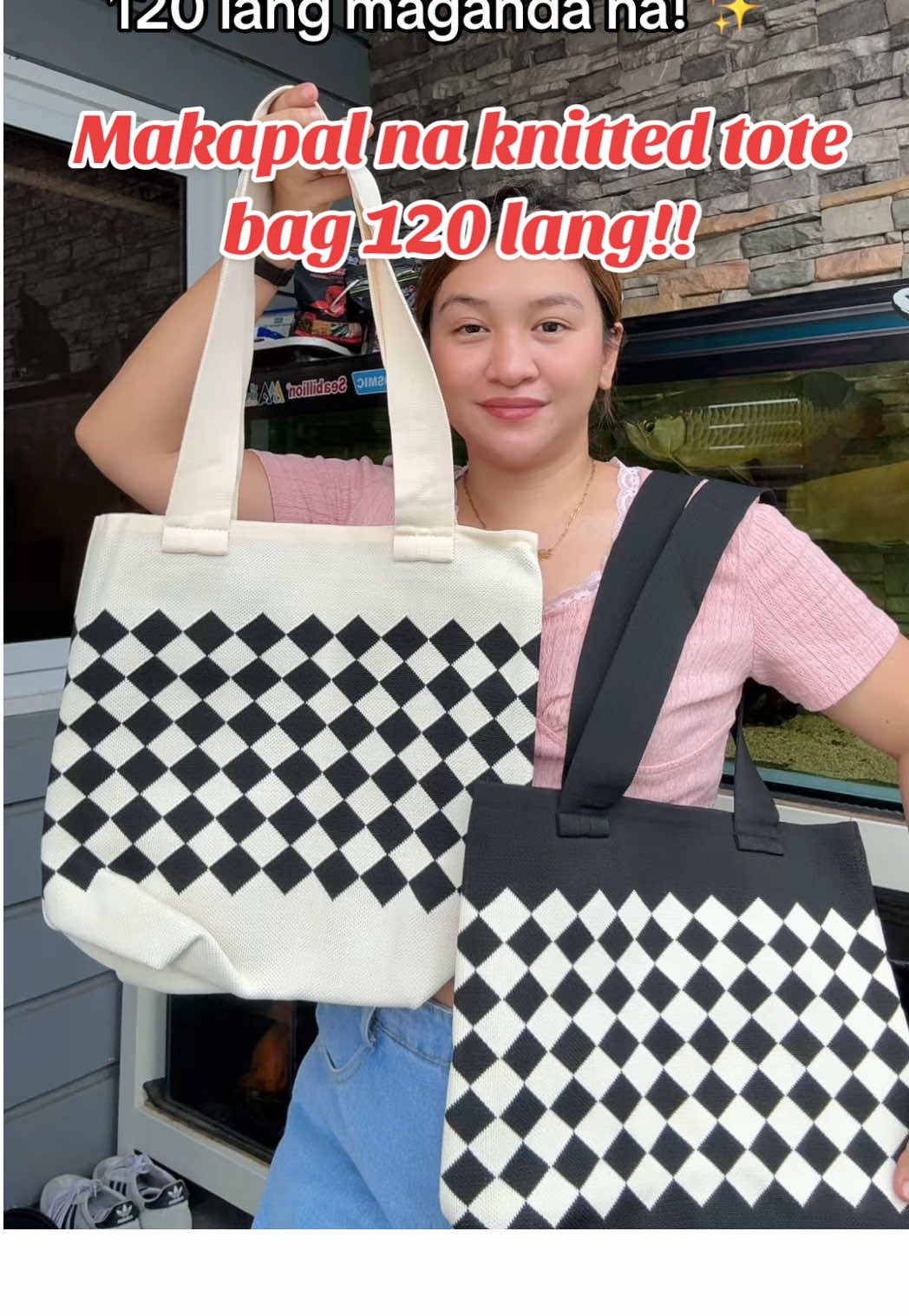 Habang sila naka luxury bag galing sa nakaw, tayo 120 php lang maganda na! Eme kidding aside, ang ganda nito! #knittedtotebag 