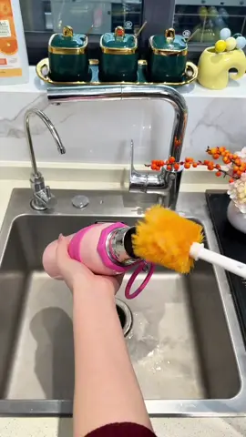 Se o copo não for lavado, é o mesmo que dar água suja para a criança.
