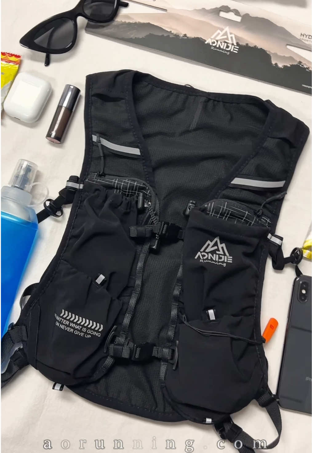 Black never goes out of style—neither does your run.🏃🎒🖤#Running #backpack #marathontraining #runninggear #fyp 