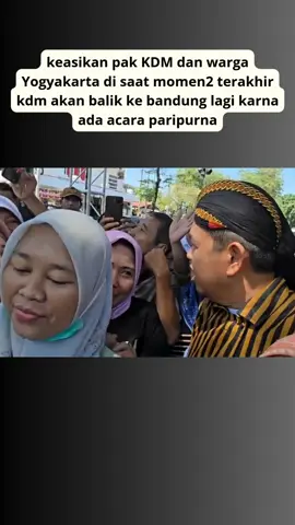 Momen Tak Terlupakan! Kehangatan Pak KDM Bersama Warga Yogyakarta Sebelum Kembali ke Bandung! Ada momen hangat dan kebersamaan antara Kang Dedi Mulyadi (KDM) dengan warga Yogyakarta saat momen-momen terakhirnya sebelum kembali ke Bandung. KDM terlihat begitu menikmati interaksinya dengan masyarakat, menunjukkan kedekatan yang tidak dibuat-buat. Meskipun harus kembali untuk menghadiri agenda paripurna, KDM menyempatkan diri untuk menyapa dan berinteraksi langsung dengan warga yang hadir. Momen ini kembali membuktikan bagaimana KDM adalah sosok pemimpin yang merakyat dan selalu dekat dengan masyarakatnya. #KDM #kangdedimulyadi #gubernurjawabarat #bapaaing #KdmCalonRI #kdmpresiden2029 #dedimulyadipilihanku #satuharisatuvidio #satuvidiosatuhari