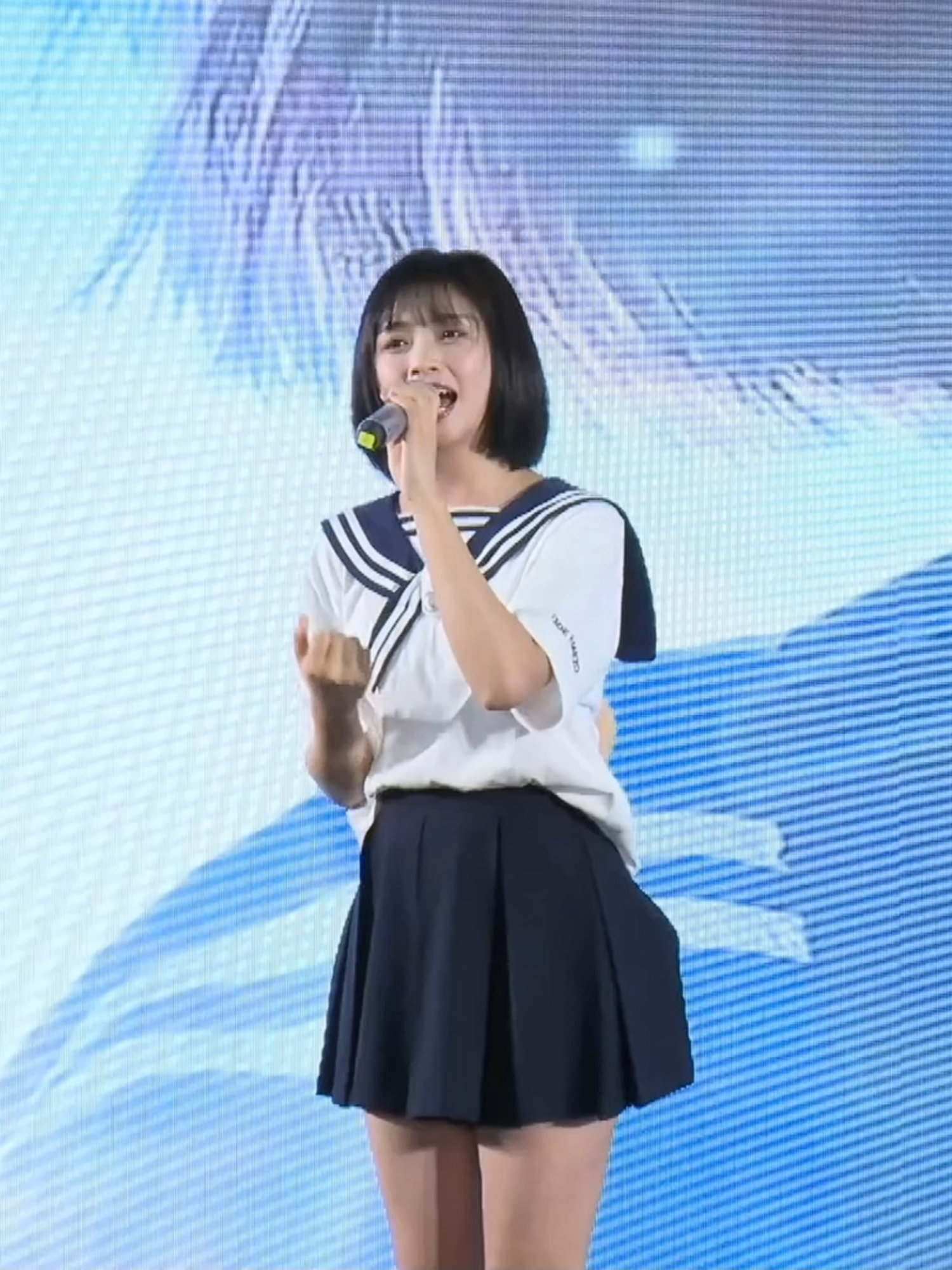 大眼橙新品發佈會演唱《不要慌太陽下山有月光》#大眼橙品牌好友 #深圳工業展覽館 #小書子 #xiaoshuzi