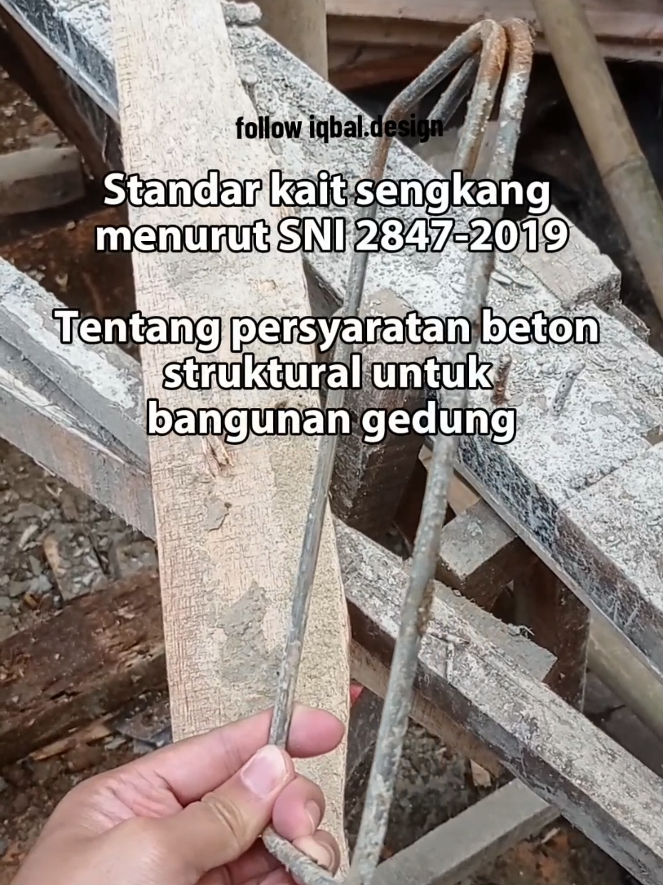 Pahami pentingnya SNI Kait Sengkang  135° dalam konstruksi beton! Kait sengkang dengan sudut 135° membantu meningkatkan kekuatan geser dan kestabilan struktur beton, menjaga proyek kamu tetap kokoh dan aman. Kalau mau struktur beton yang awet dan kuat, standar ini wajib dipatuhi! #civilengineering #tekniksipil #arsitektur #sengkang #rumah 