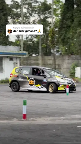 Replying to @libra kameramen pusing jd versi luar dulu🙏🏻 #autokhana #slalom #unitedtractors #unitedaarkato #jazzge8 