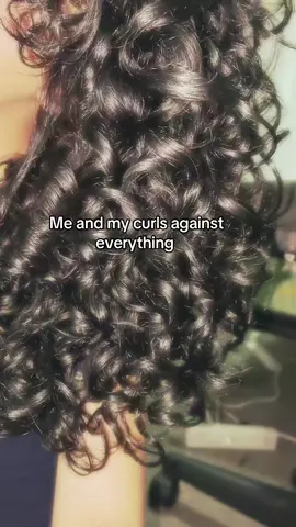 Not gonna lie my hair is getting healthier lol thanks to @imthatcurlygirly  😛✌🏽#fyp #curls 