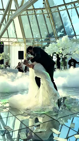 ⁨	یک دلبرانه جذاب از تمرین تا عروسی یک قبل و بعد جذاب از تمرین در کلاس تا تانگوی زیبا و با احساس در جشن عروسی.. بسیار زیبا حرکات رو انجااام دادند. و من در جشن حضور داشتم و خودم فیلم گرفتم نمیدونید چقدر از ذوق اشک ریختم که چقدر عاااالی یاد گرفتند. از اینکه کمکشون کردم برای خلق این اثر زیبا بی نهایت خوشحااالم و راضی 🥰 خوشبخترین باشید عروس و داماد عزیز هنرجوهای نازنینم.. مهربانو  #amed_dance_academy⁩ #foryoupage❤️❤️ #foryoupag #رقص_عروس_داماد #tiktoktrend 