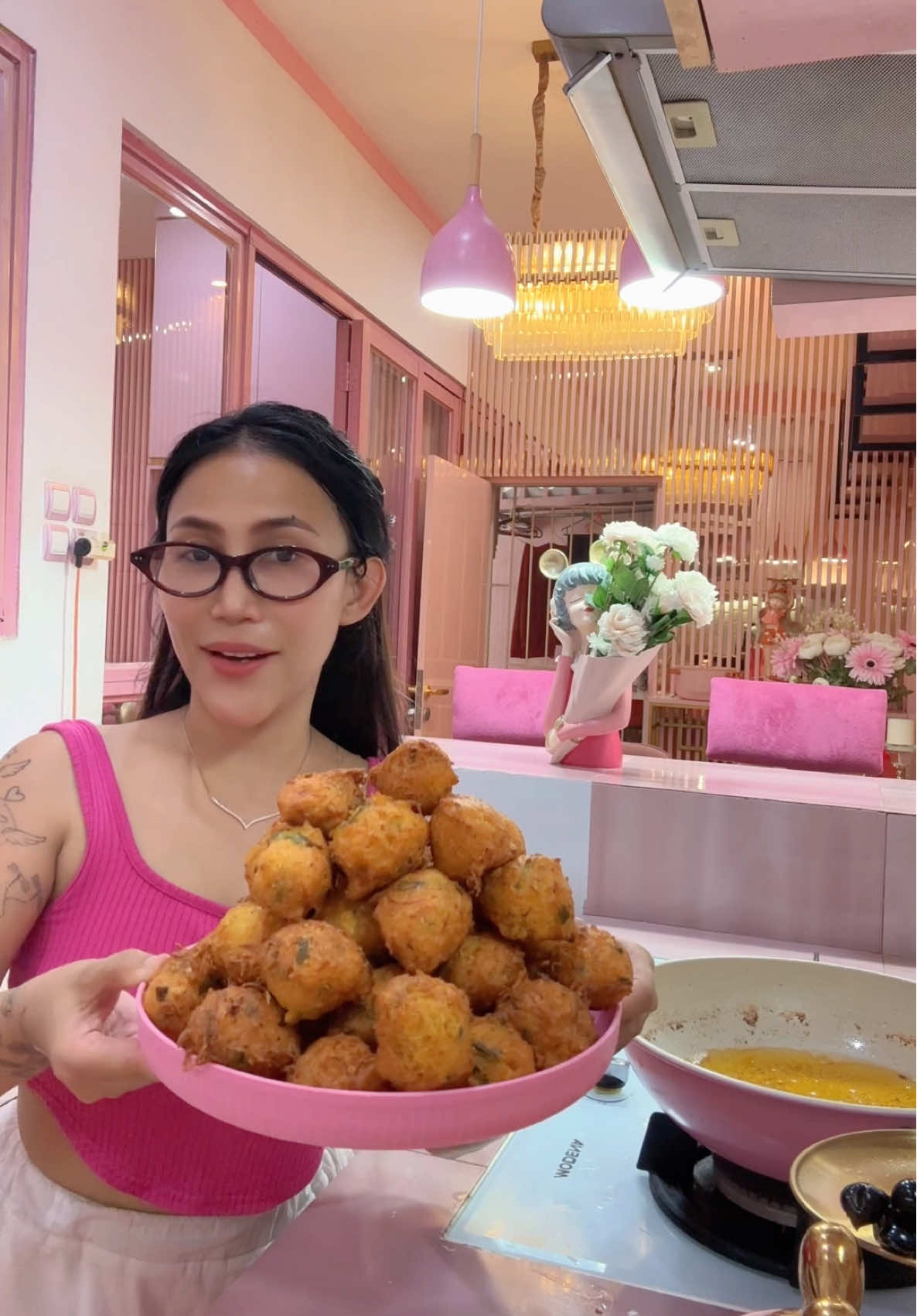 Temenin mami masak untuk makan siang anak2 di gudang ❤️❤️❤️