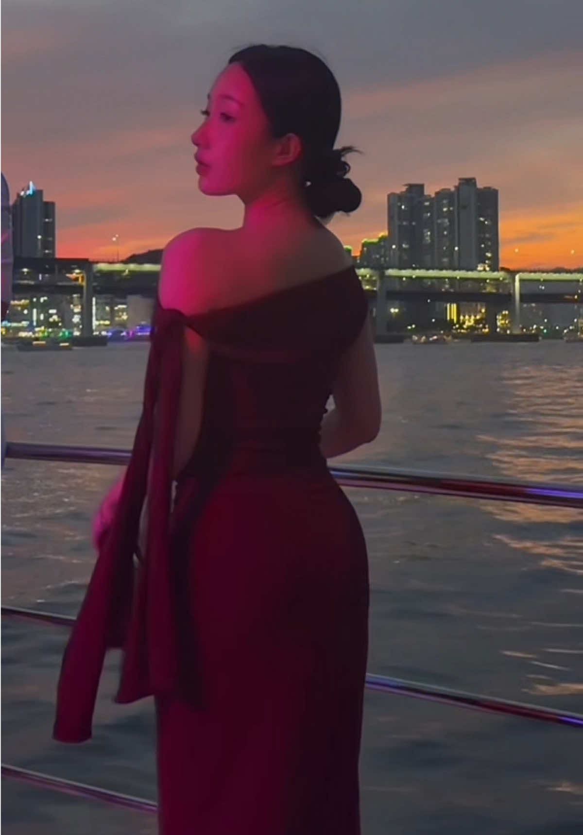 Tình yêu của em và biển thật giống nhau 